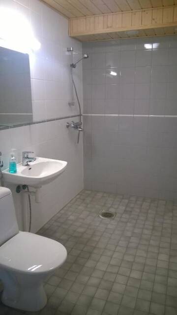 Фото номера Дом с 3 спальнями Дома для отпуска Kuoreksenniemi Villas &amp; Lakehouse г. Пуумала 5